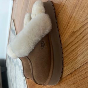 Great condition Ugg